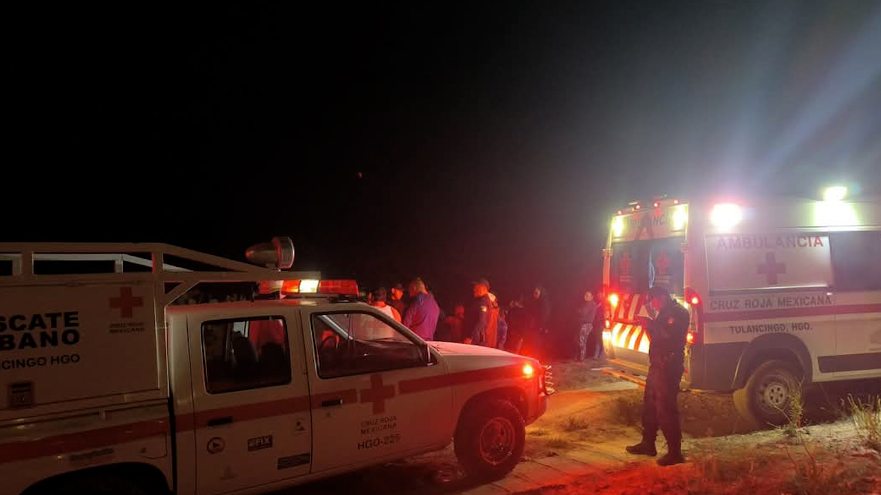 Auto cae en barranca en Tulancingo, Hidalgo; hay 7 lesionados, 5 son niños