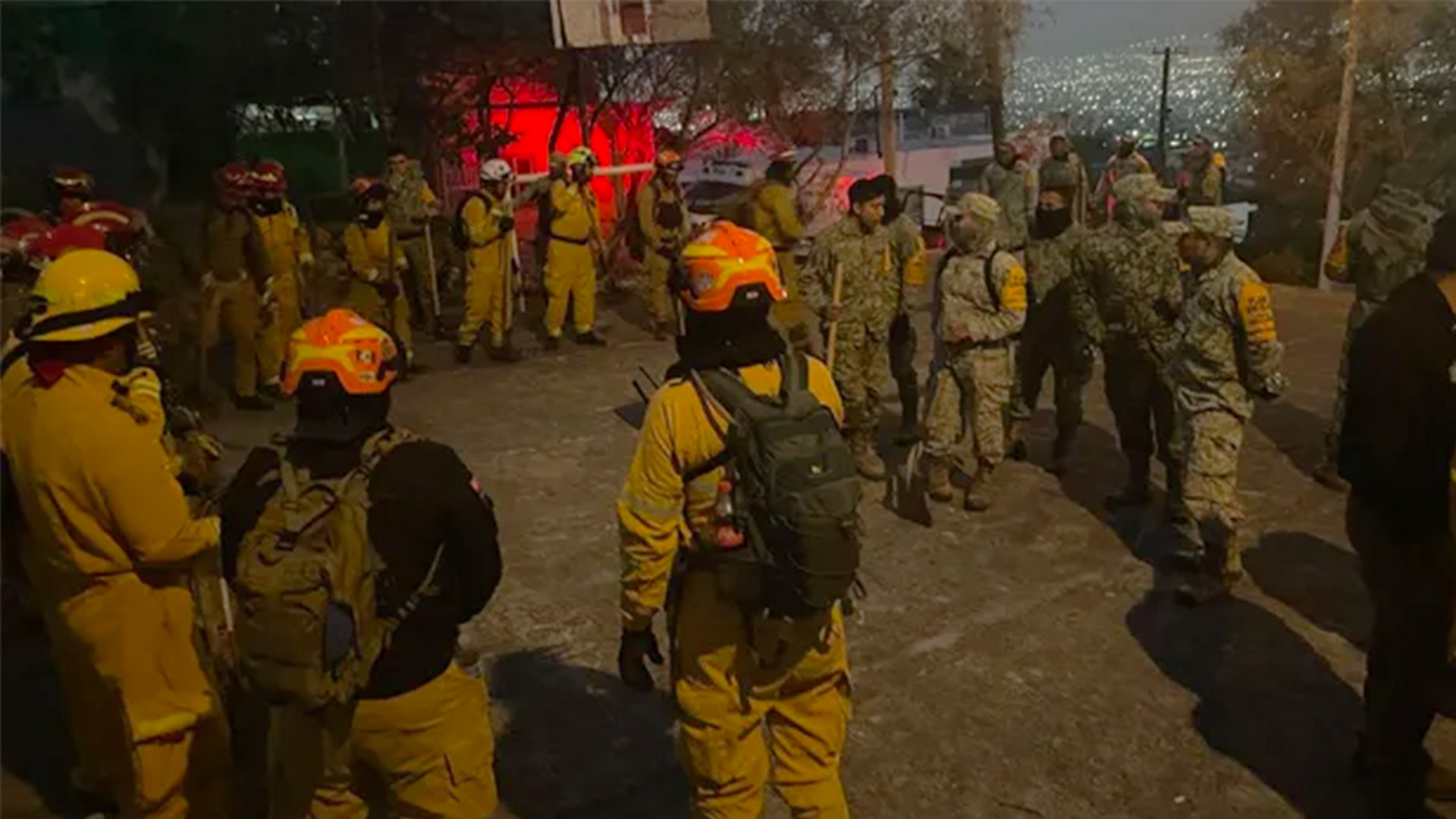 Continúan labores para sofocar incendios en Nuevo León
