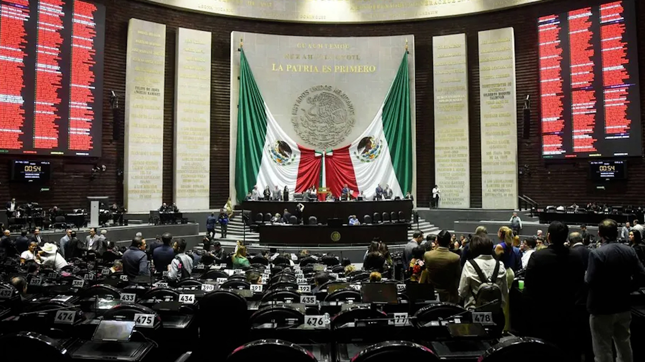 Diputados reciben iniciativas de ley sobre Transparencia y Protección de Datos Personales