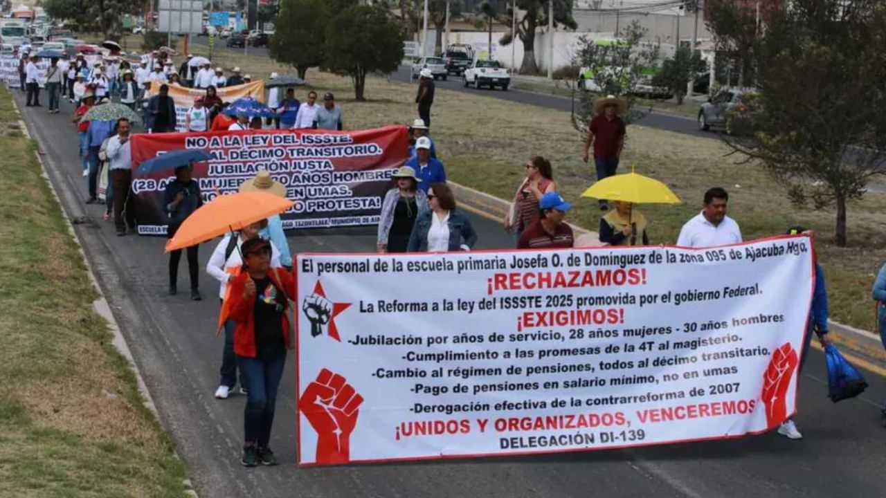 En Hidalgo, agremiados de la CNTE se suman a protestas contra reforma a ley del ISSSTE