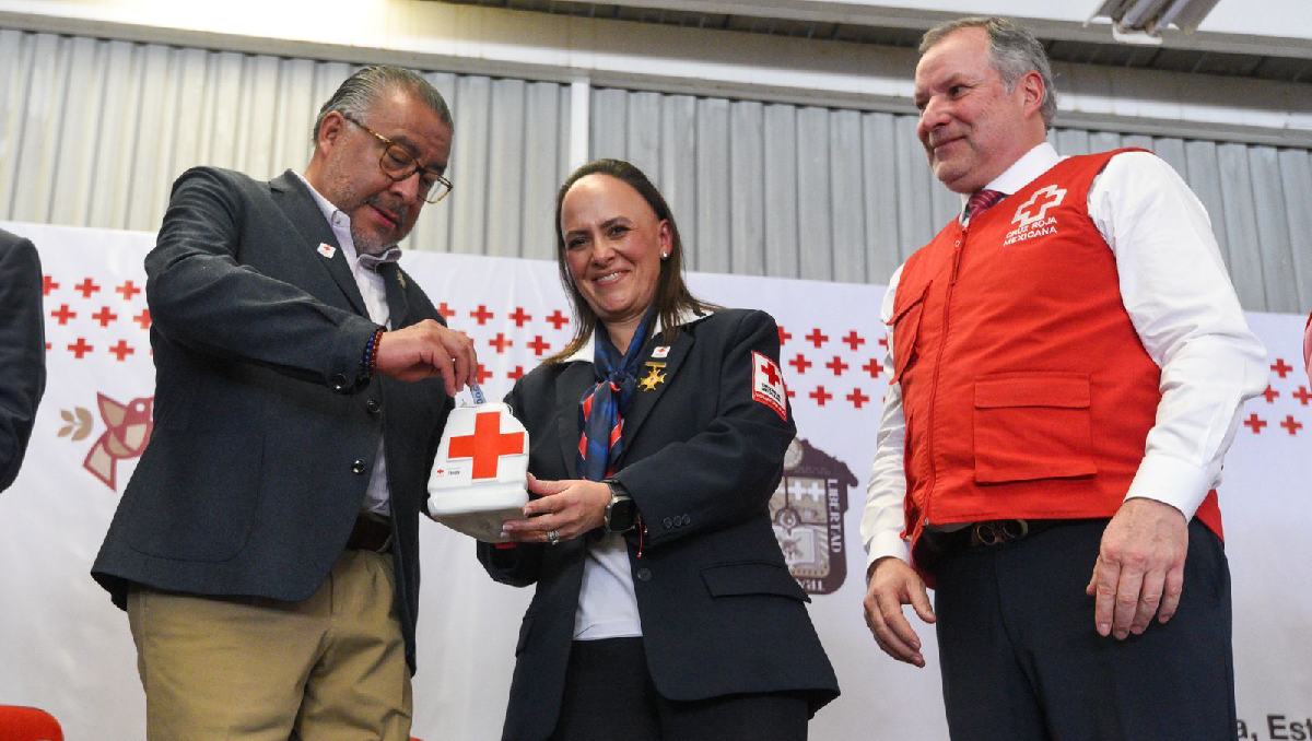 Horacio Duarte participa en colecta anual del Cruz Roja. Foto: (Especial)
