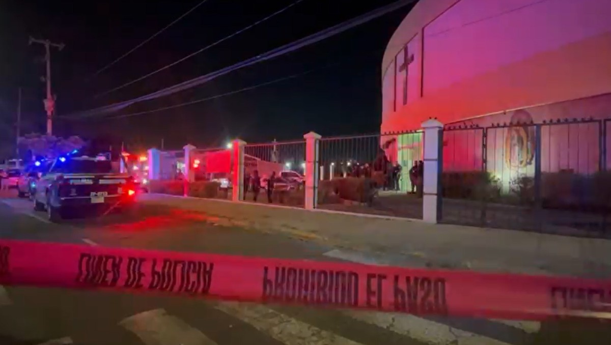 Autoridades llegaron a la parroquia de San Judas Tadeo tras asesinato en Zapopan (Usi Toledo)