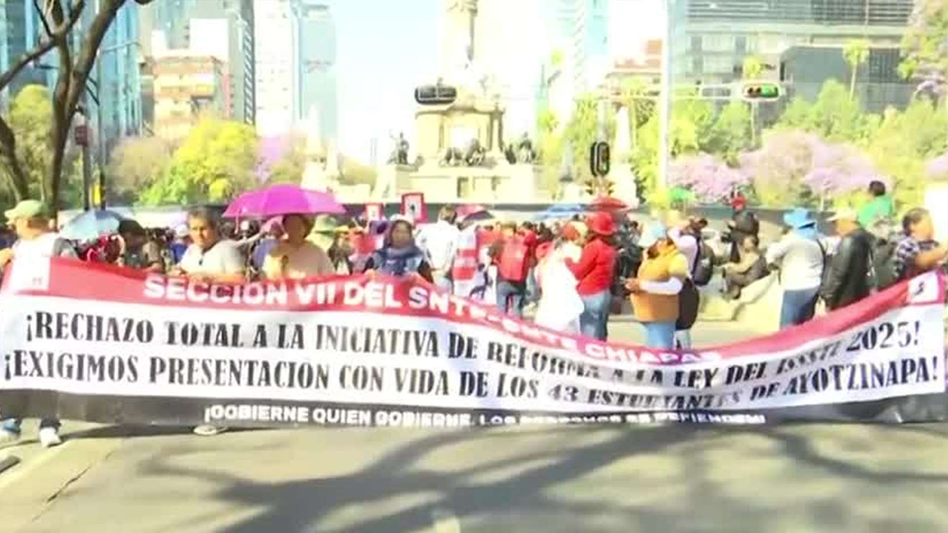 CNTE protesta en el Ángel de la Independencia en CdMx; se dirigen a Palacio Nacional