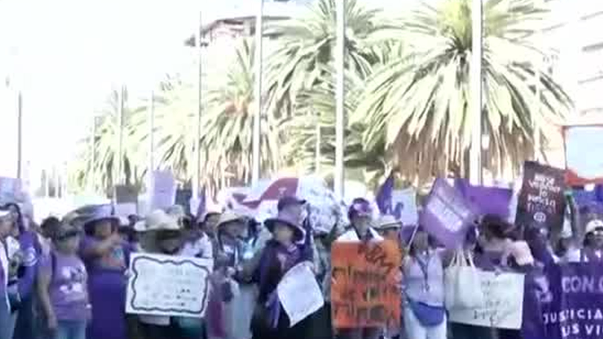 Comienza la marcha feminista del 8M en CdMx; salen contingentes