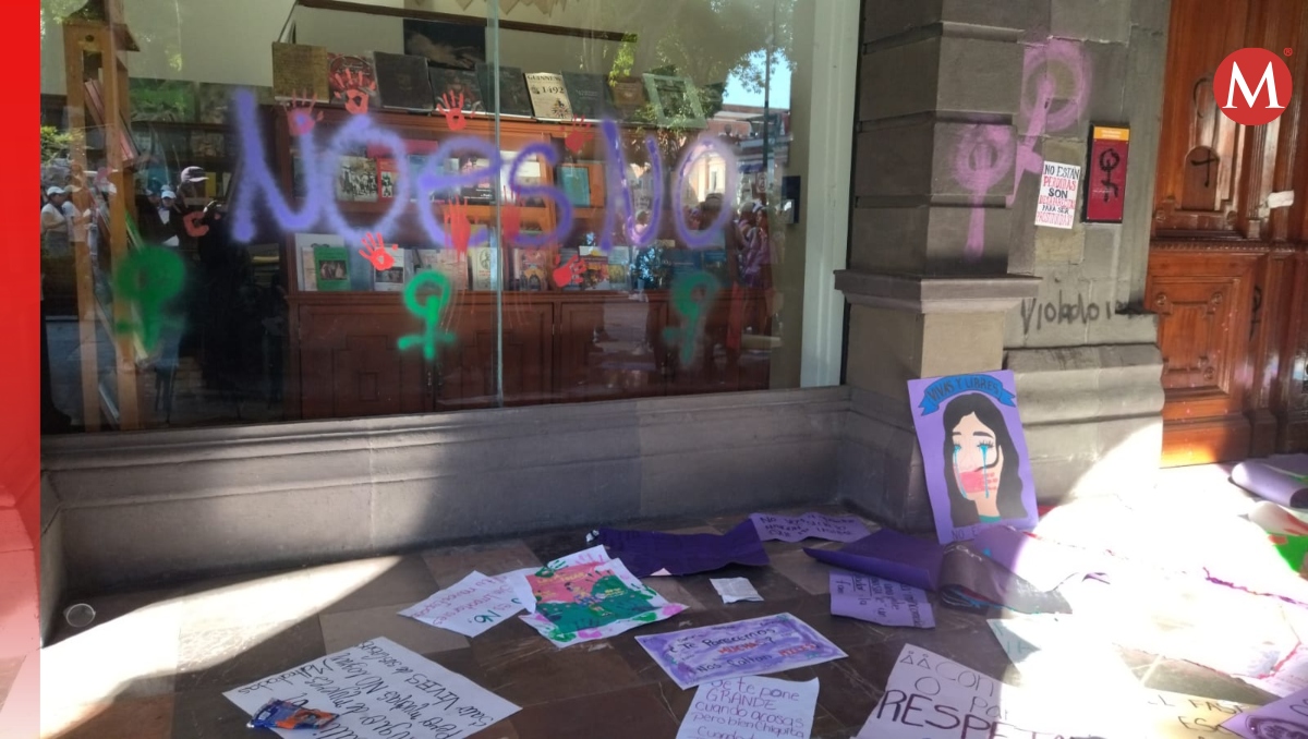 Fuimos todas: cristales rotos y quema en Fiscalía de Puebla tras 8M | Verónica López
