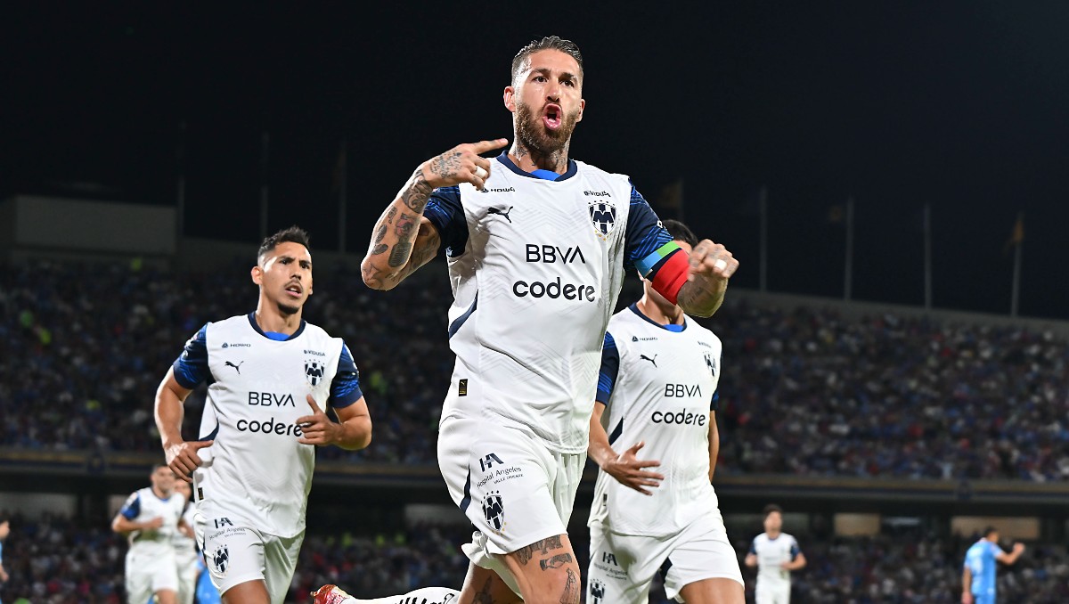 Sergio Ramos le marca a Cruz Azul en el partido de Liga MX (Imago7)
