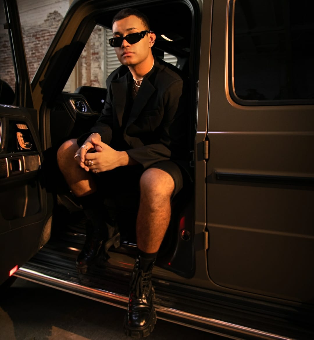 Joaquín Medina canta "Ando dolido"