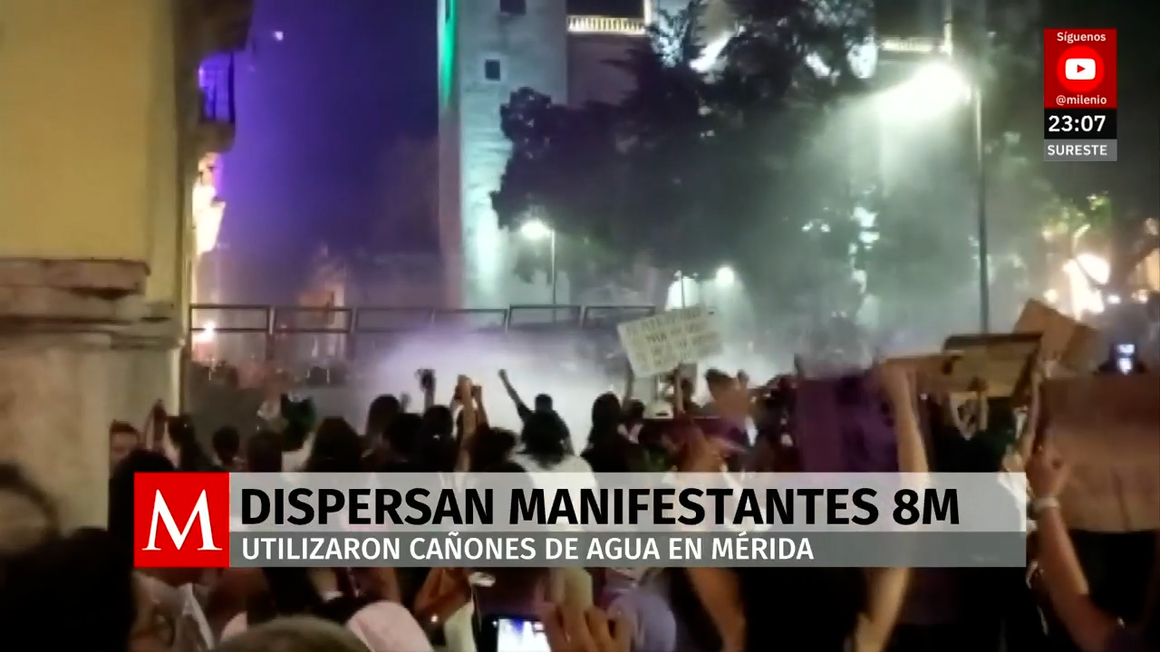 Protesta del 8M en Mérida termina con cañones de agua y gas lacrimógeno