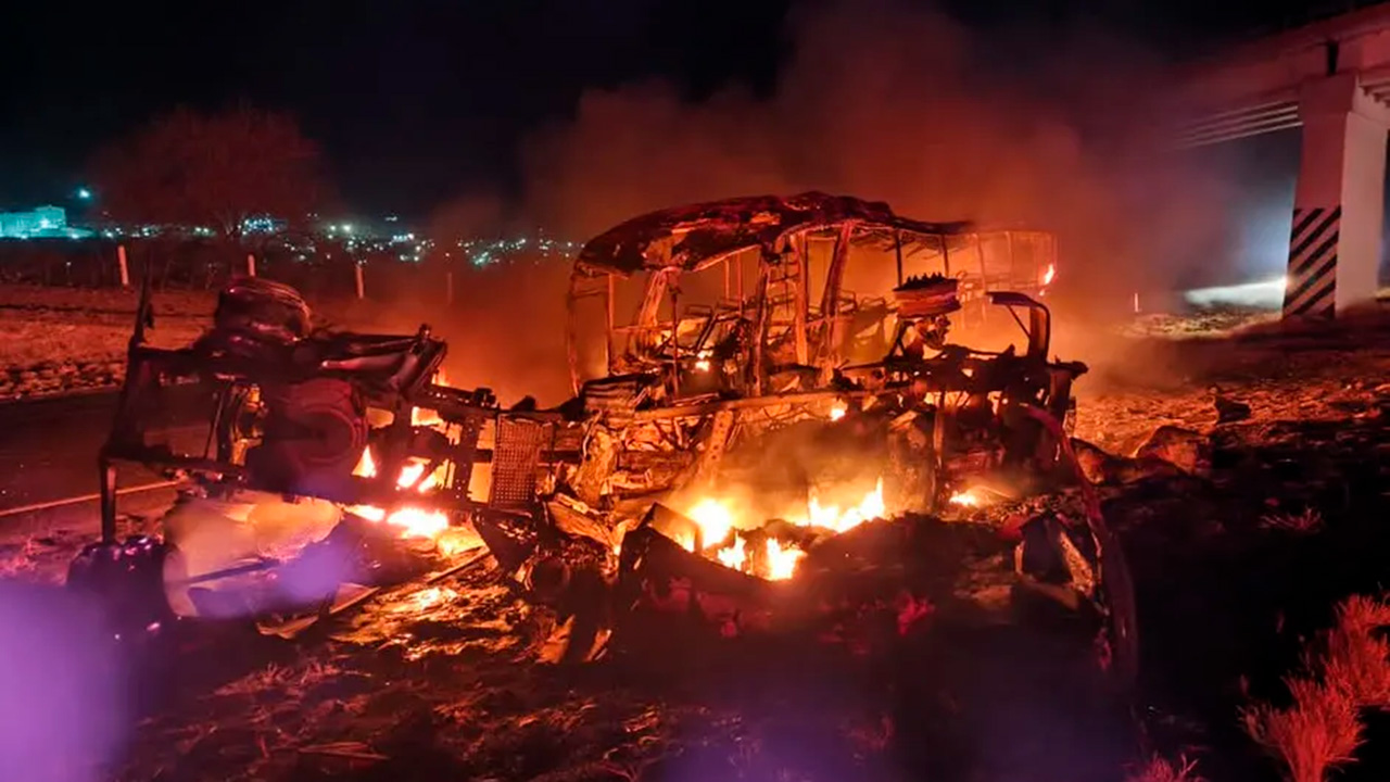 14 personas pierden la vida calcinadas tras un choque el la autopista Durango-Gómez Palacio