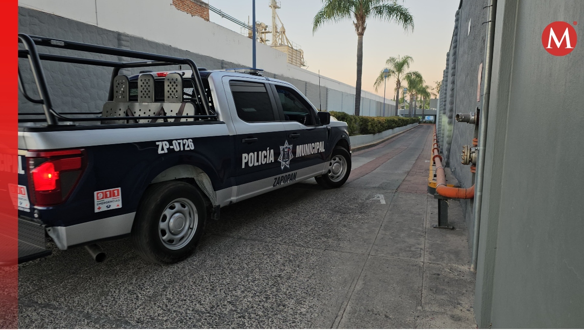 Policía de Zapopan acudió al reporte del hallazgo en el motel (Foto: Juan Carlos Munguía)