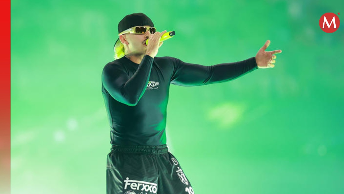 Feid cambia la letra de una canción en pleno concierto para ayudar persona desmayada