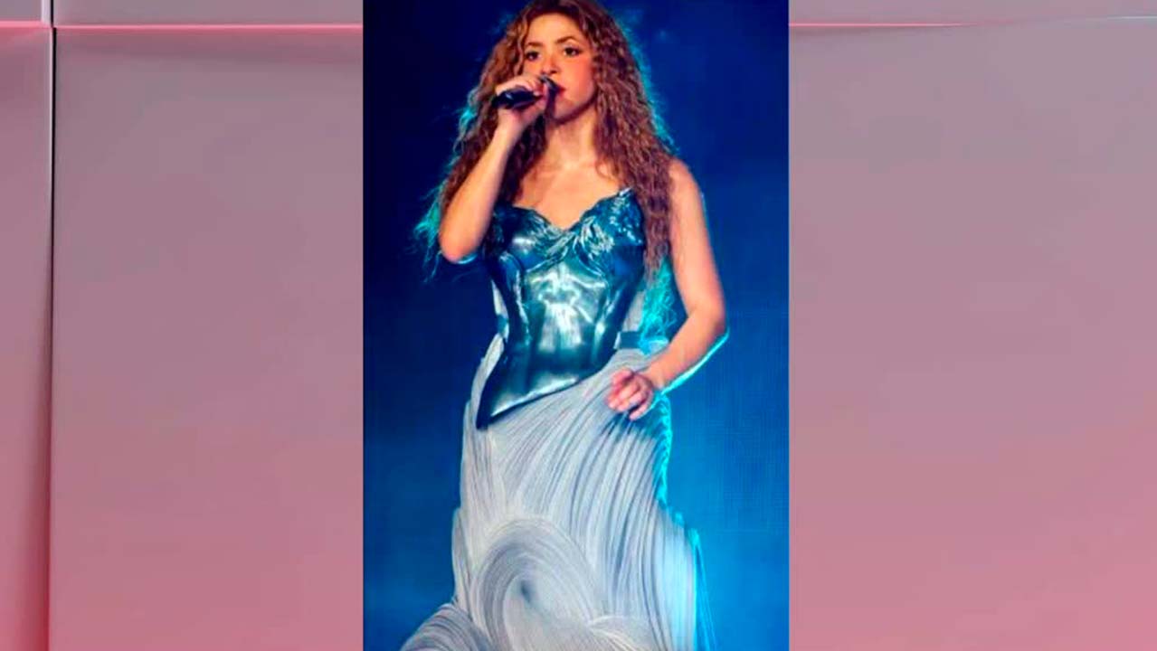 Estos son los icónicos outfits que utiliza Shakira en su gira 'Las Mujeres Ya No Lloran'