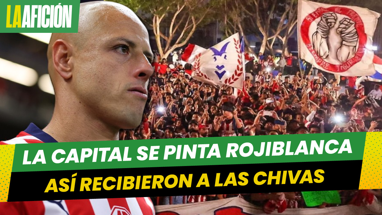 Jugadores de Chivas conviven con aficionados en serenata previa al Clásico Nacional