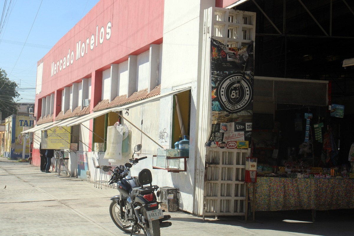 Locatarios del Mercado Morelos con preocupación e incertidumbre ante un posible desalojo. | Rolando Riestra