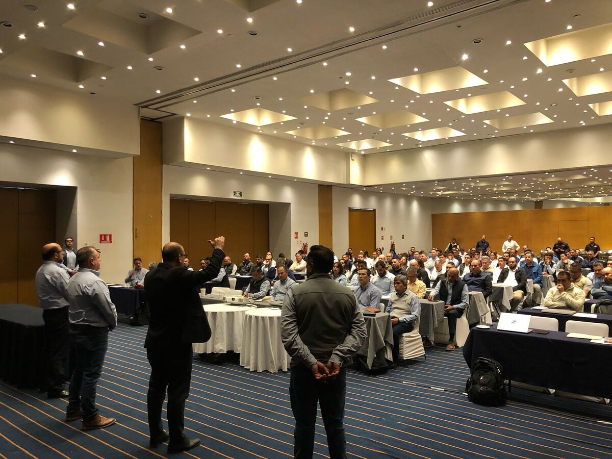 Con presencia de los gerentes de las unidades mineras, dueños de contratos y directivos, se reconoció a 12 empresas.| Cortesía