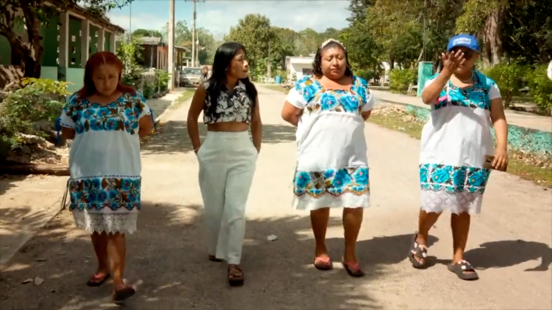 Sóftbol y comedia en pantalla: ‘Las Amazonas de Yaxunah’ y ‘The Parenting’ | M2