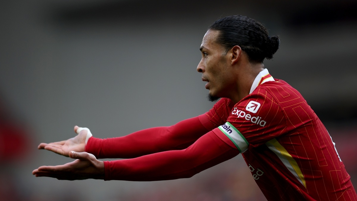 Virgil Van Dijk no asegura su permanencia en el Liverpool al finalizar la temporada (EFE)