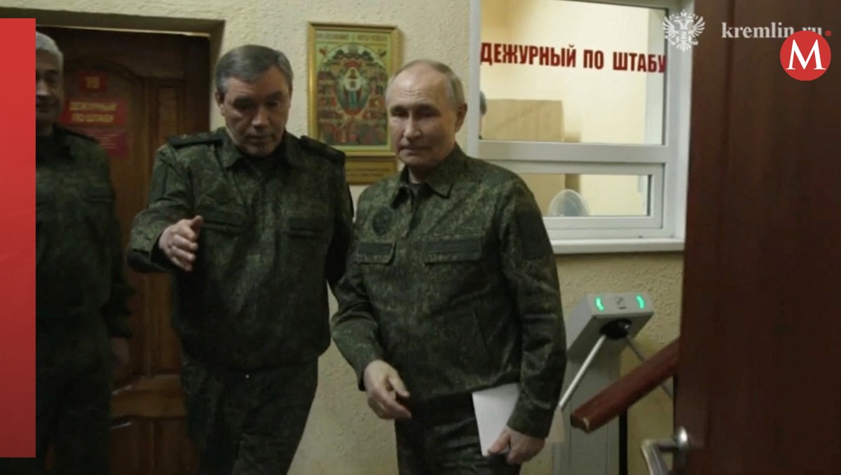 Vladimir Putin utilizó uniforme militar, algo poco usual. | Reuters
