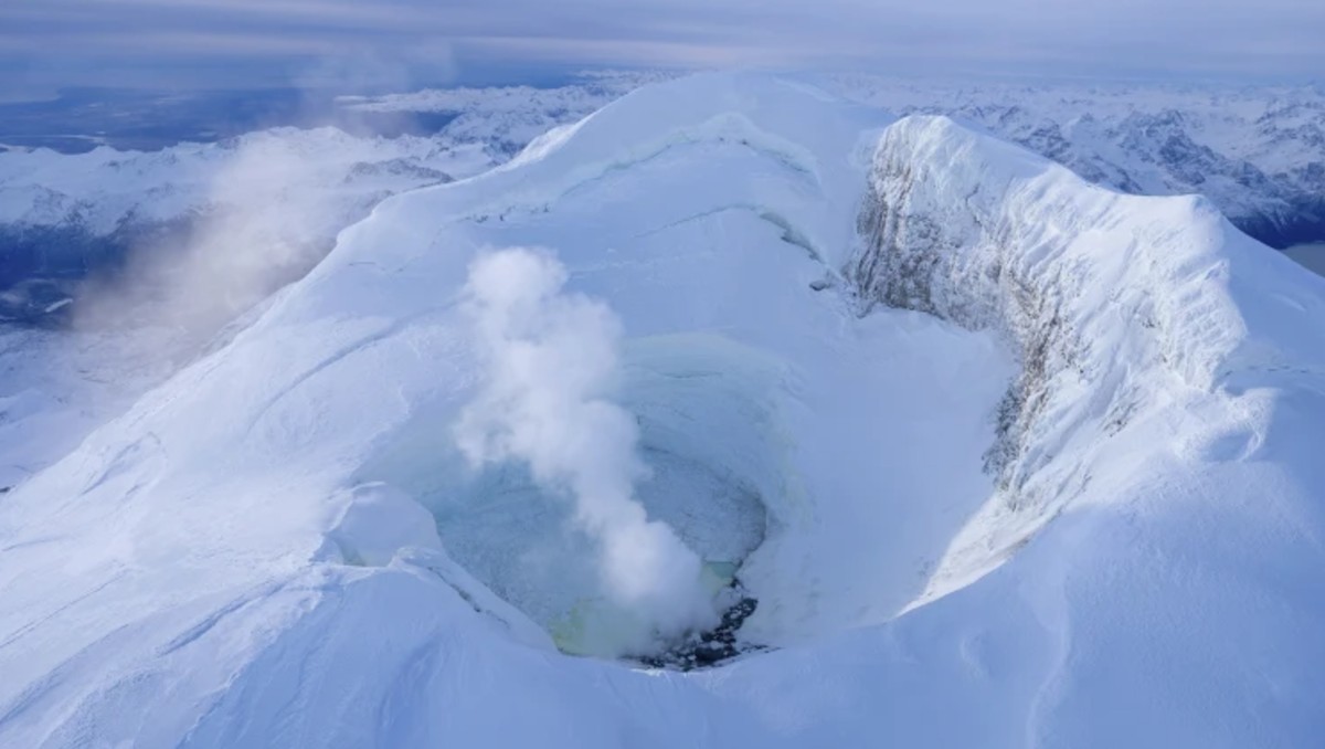 Volcán Monte Spurr podría entrar en erupción en las próximas semanas. | AP