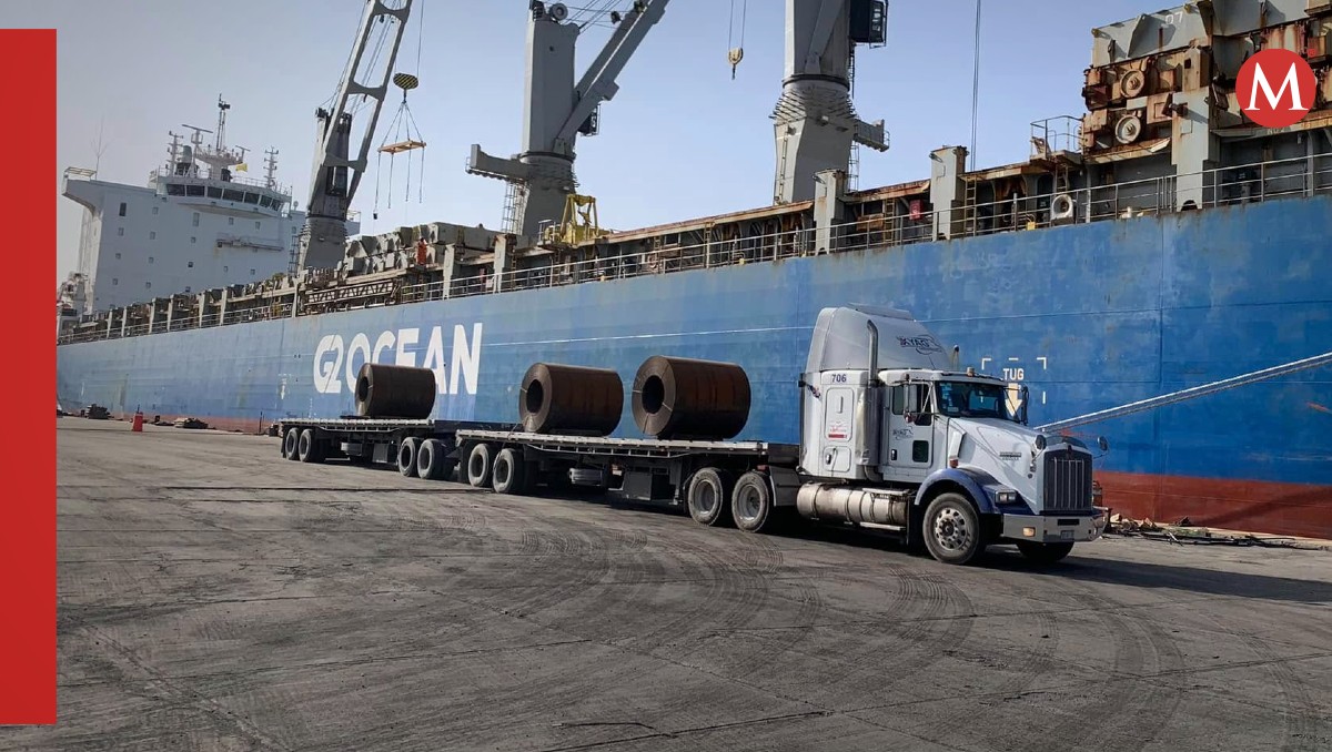 Exportación de acero en el puerto de Altamira.