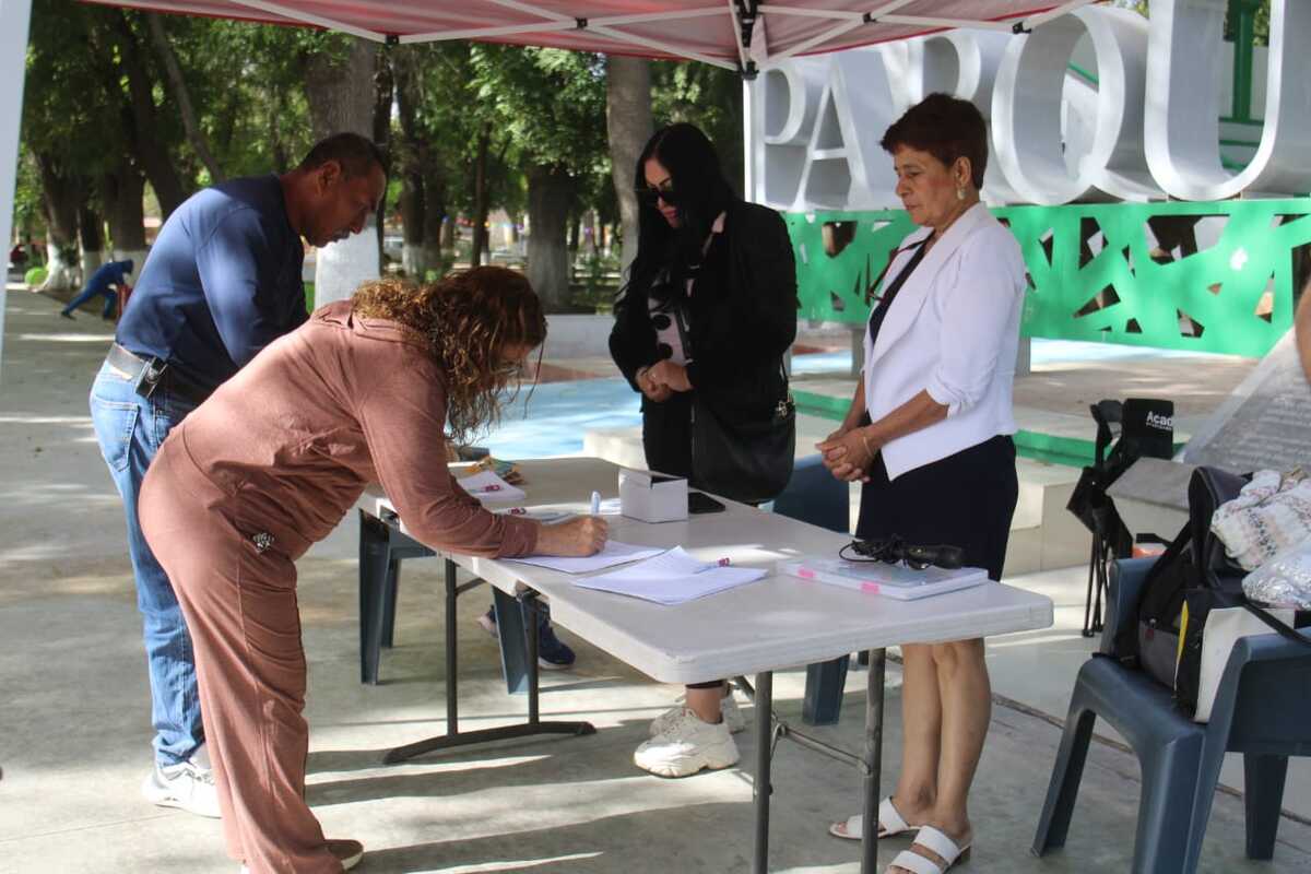 Colecta de firmas para crear Centro de Autismo en Lerdo. | Rolando Riestra