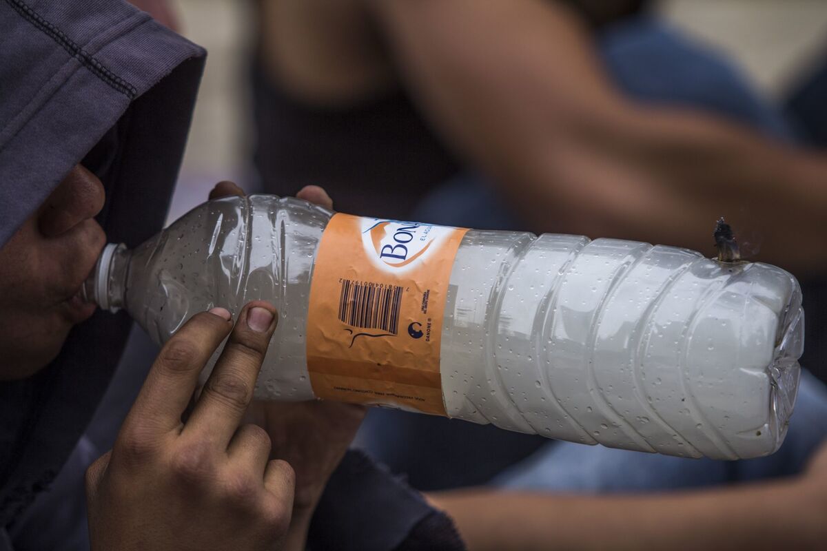 El IMSS orienta en caso de intoxicación por uso indebido de inhalantes. | Foto: Cuartoscuro