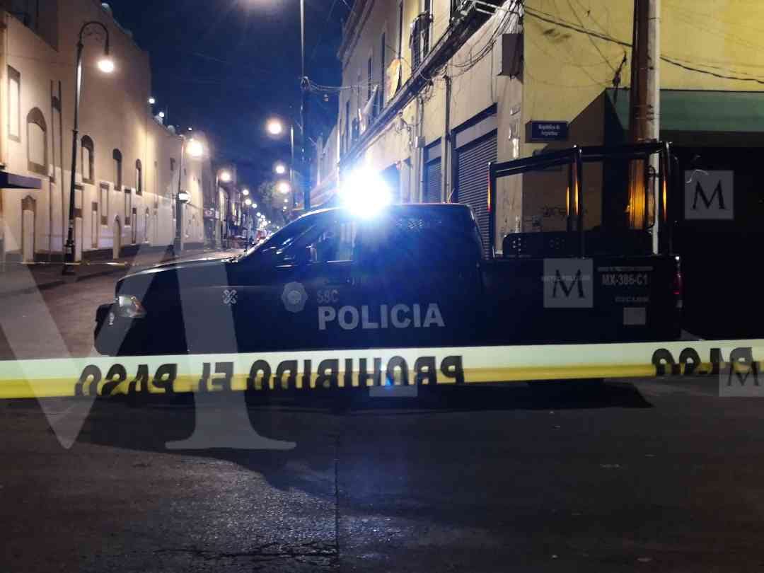 Analizan cámaras de seguridad de la escena del crimen.