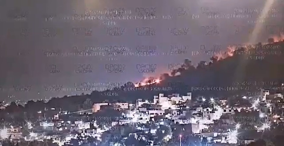 Los bomberos de la Ciudad de México recibieron un reporte de incendio en colonia Lomas de la Estancia, Iztapalapa. | Foto: @Bomberos_CDMX
