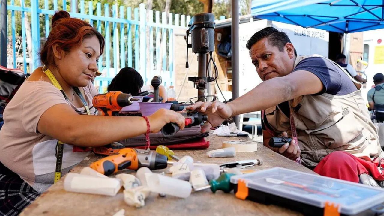 ‘Enchúlame la silla’ en Coyoacán: ofrecen reparación gratuita de sillas de ruedas