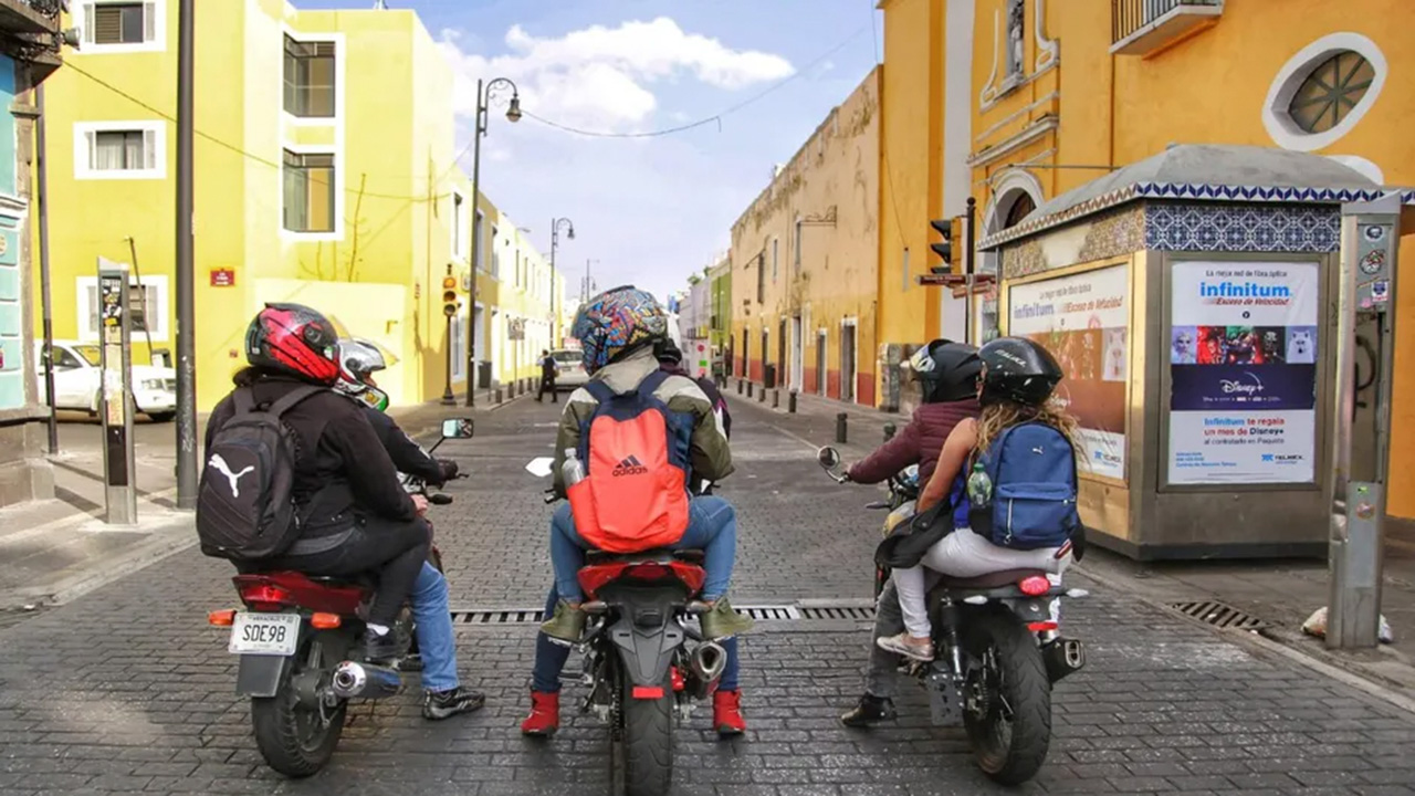En Puebla, proponen prohibir que menores de 16 años viajen en motocicletas
