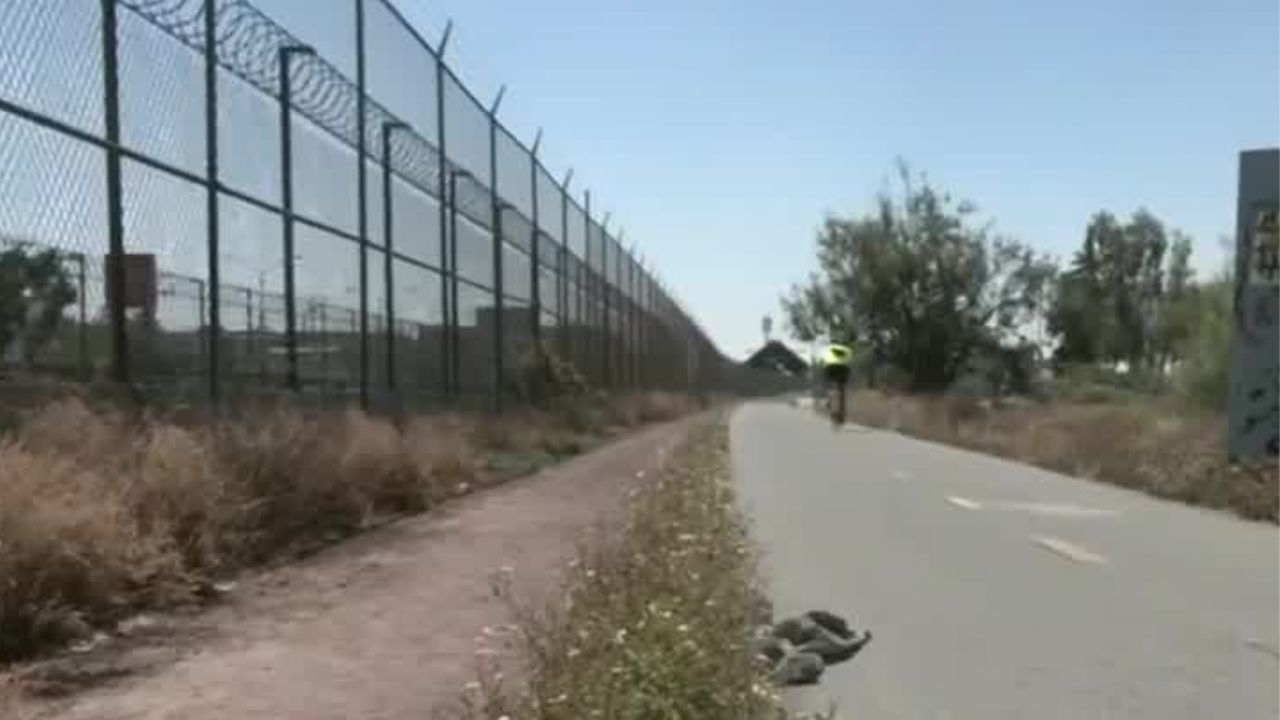 Vecinos denuncian el abandono de ciclovía en avenida Central de Ecatepec, Edomex