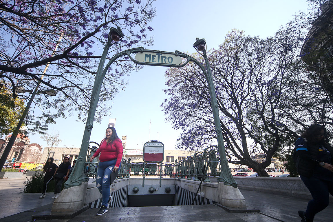 Metro Bellas  Artes.  Araceli López