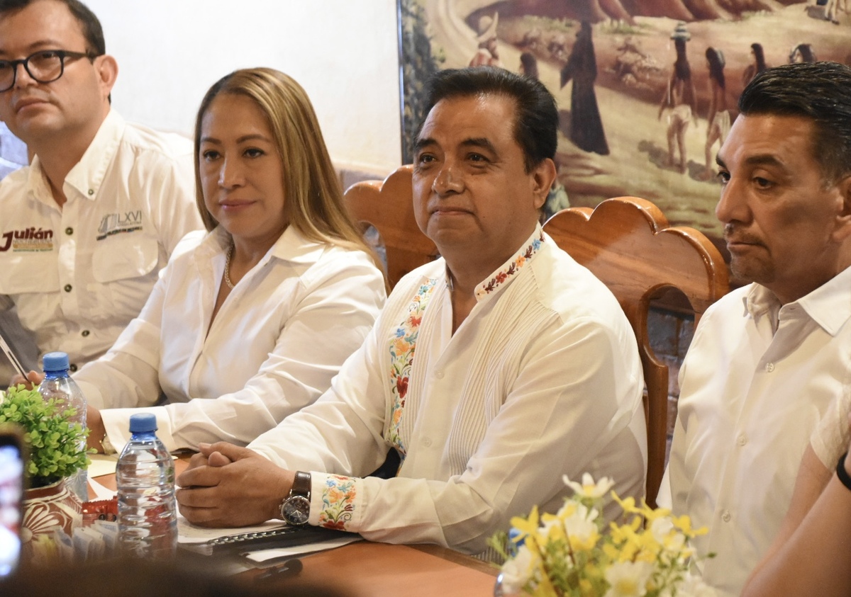Se reúnen diputados con presidentes municipales. (Cortesía)