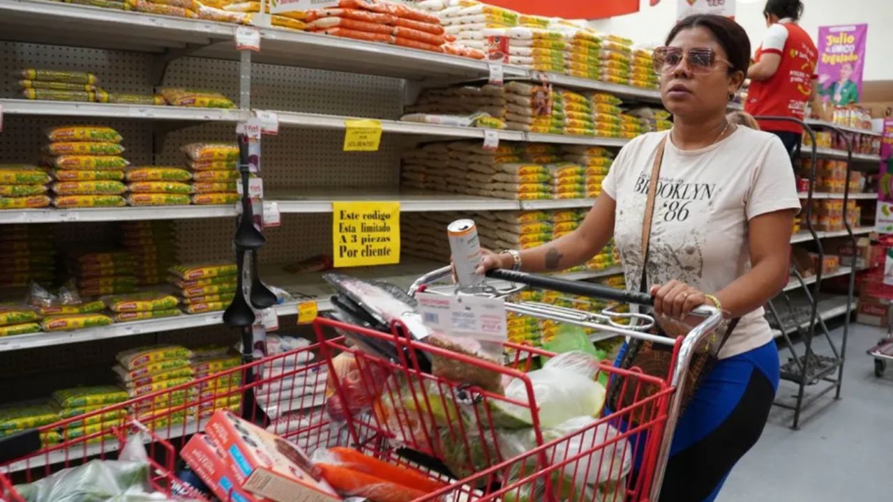 Consumo privado en México se contrajo un 1.7% en febrero, según informa el Inegi