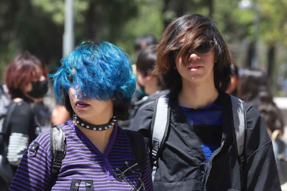 Emos vs punks |