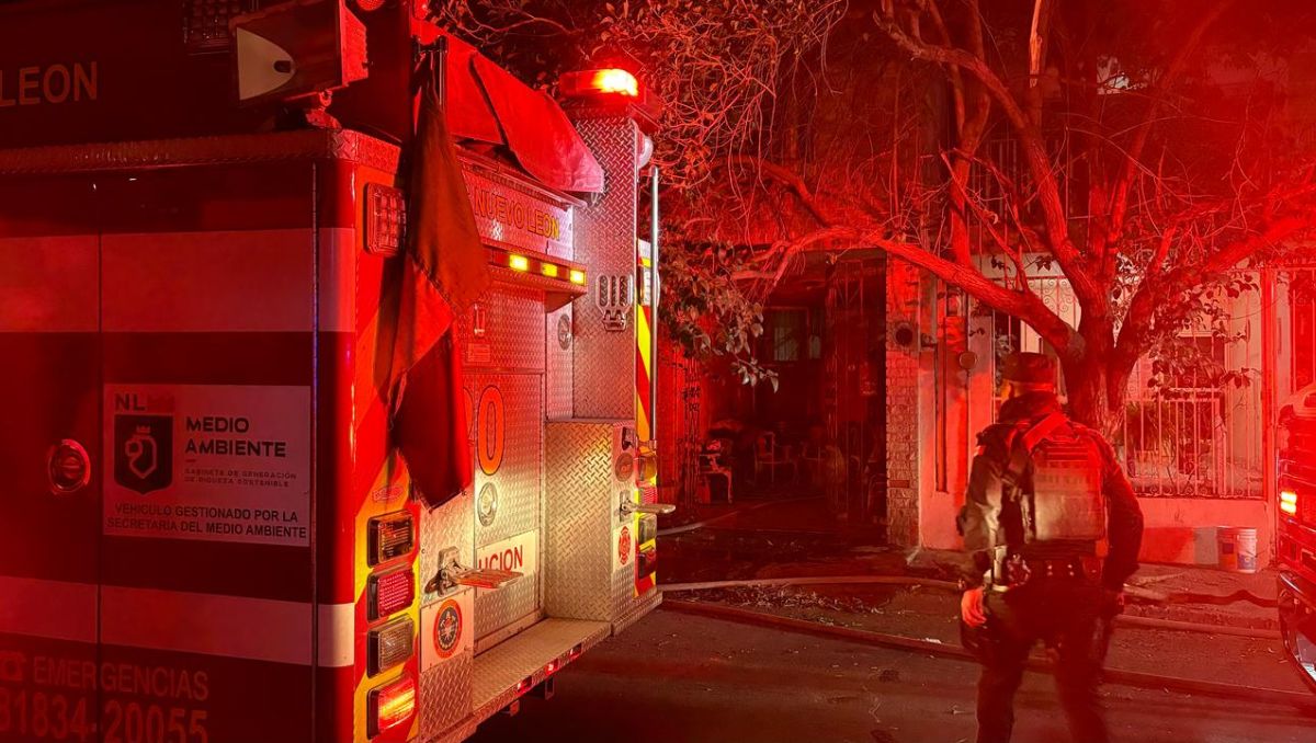 En el incendio se consumieron algunos muebles.  Ángel Mercado