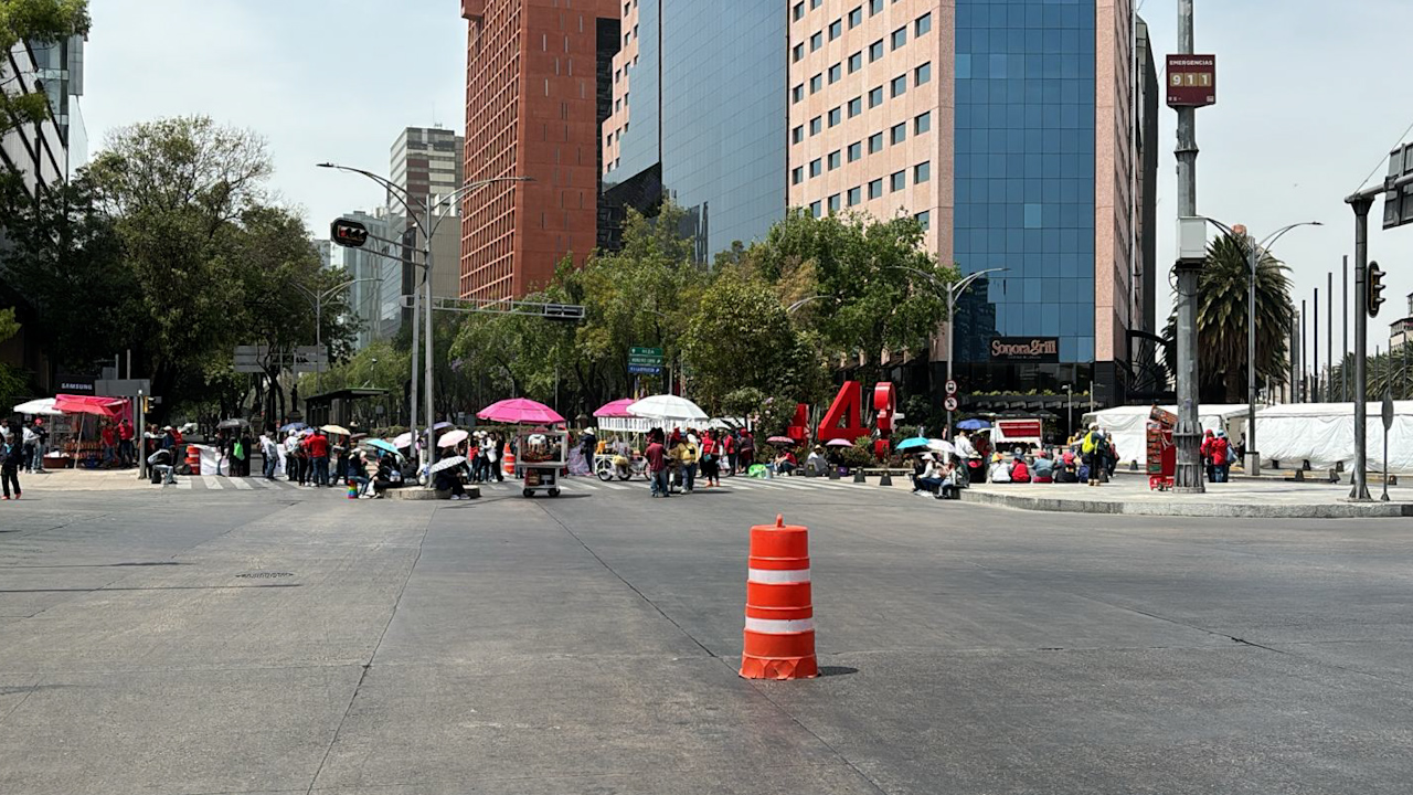 Caos vial en Paseo de la Reforma y zona centro por bloqueos de la CNTE