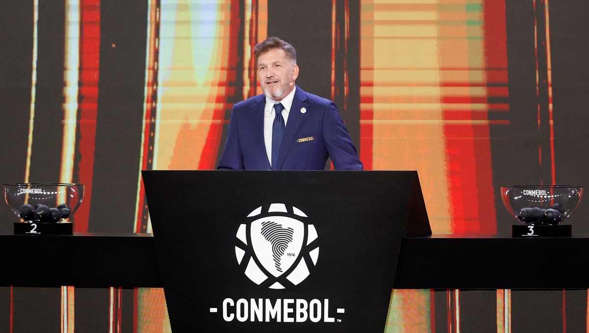 Conmebol llama a una reunión para discutir los temas de racismo, violencia y discriminación en el futbol (EFE)