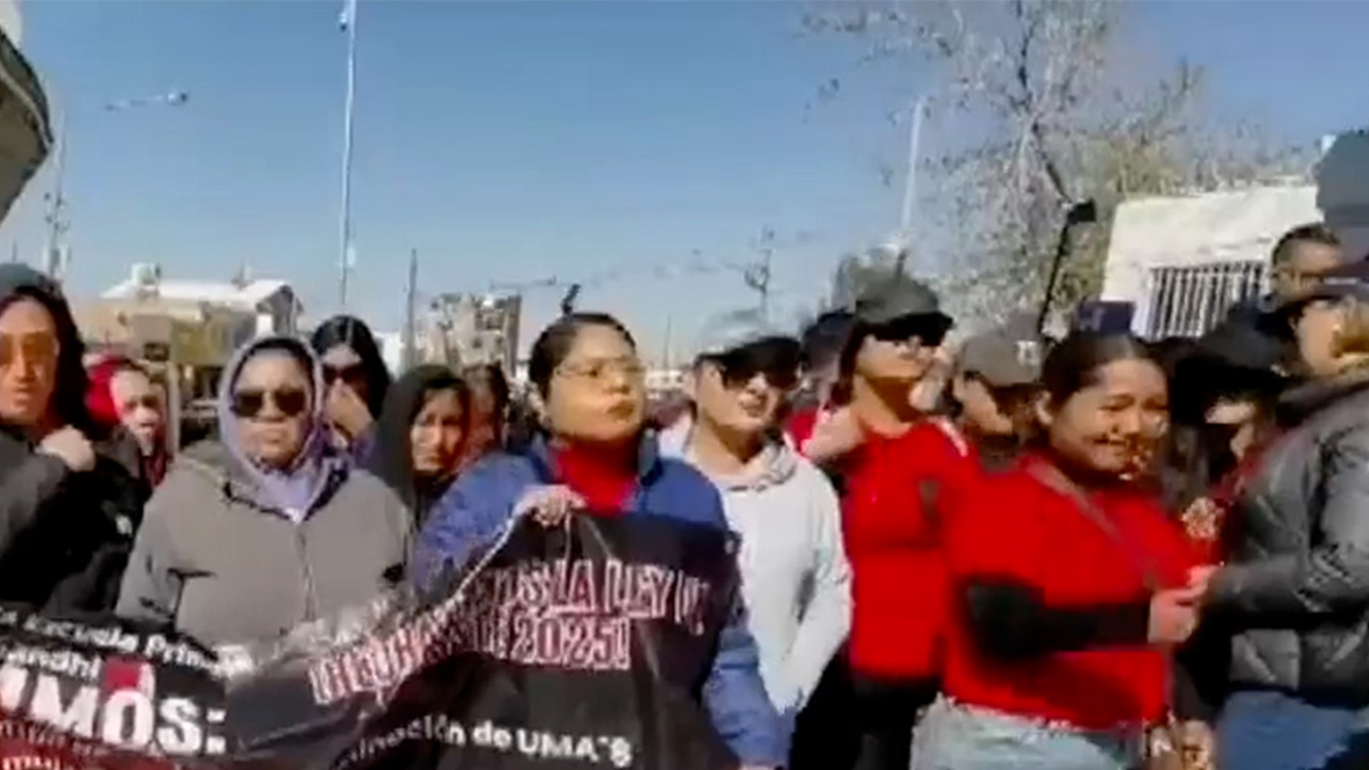 Docentes del CNTE protestan en Puente Internacional Santa Fe en Juárez