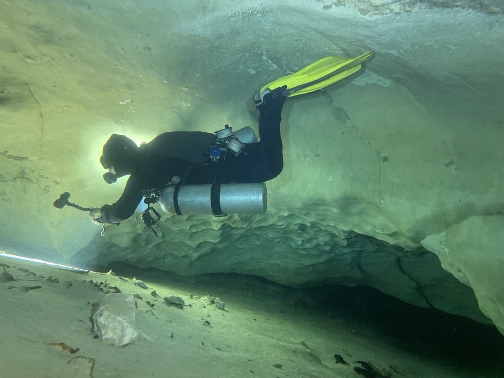 Las investigadoras pidieron establecer lineamientos para no afectar la calidad del agua en los cenotes. | Foto: Especial