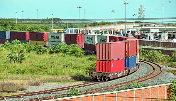 Movimiento de trenes con carga hacia la frontera norte. Omar Franco