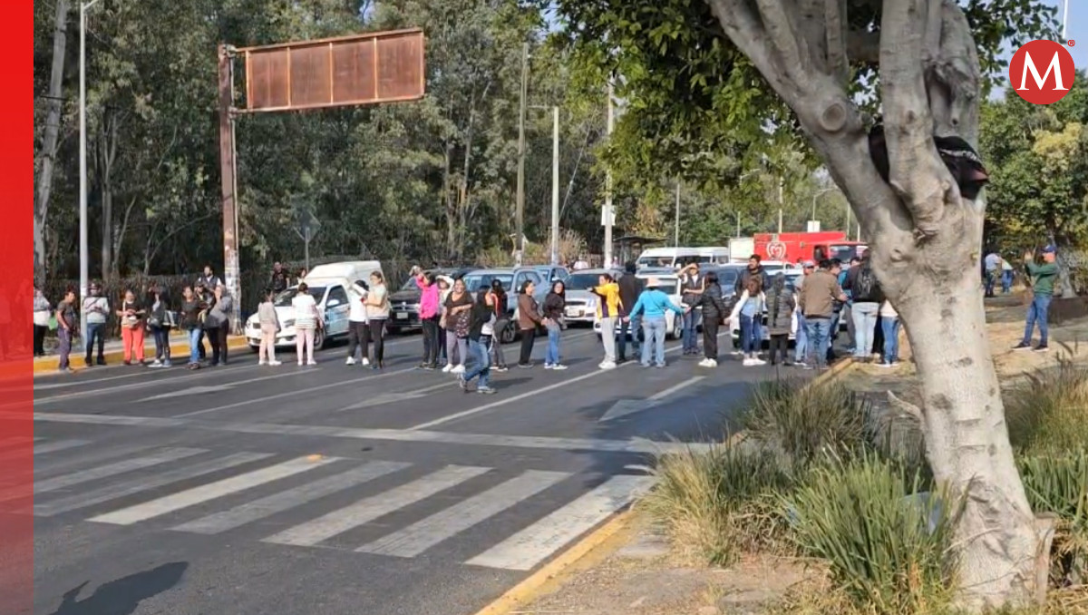 Padres de familia bloquean bulevar Forjadores | Especial