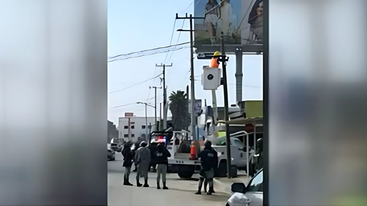 En una operación de seguridad en Baja California, retiran 57 cámaras ilícitas