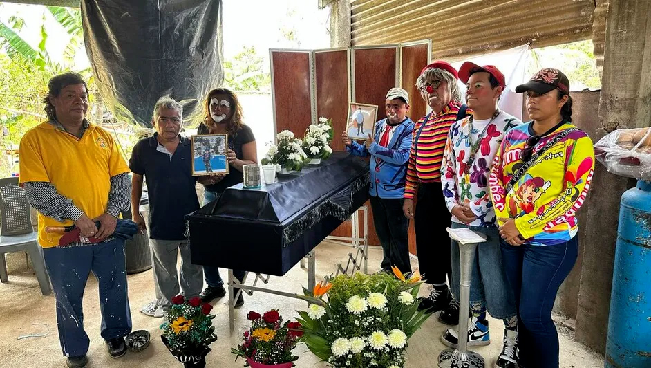 Familiares y colegas sepultan a 'Soldadin'; exigen justicia y buscan limpiar su nombre