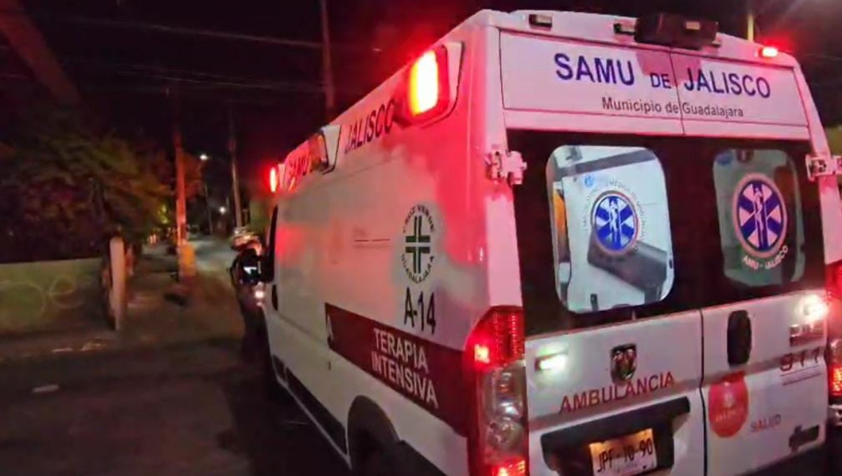 Paramédicos auxiliaron a la madre y su pequeña en Guadalajara (Vicente Torres Alfaro)