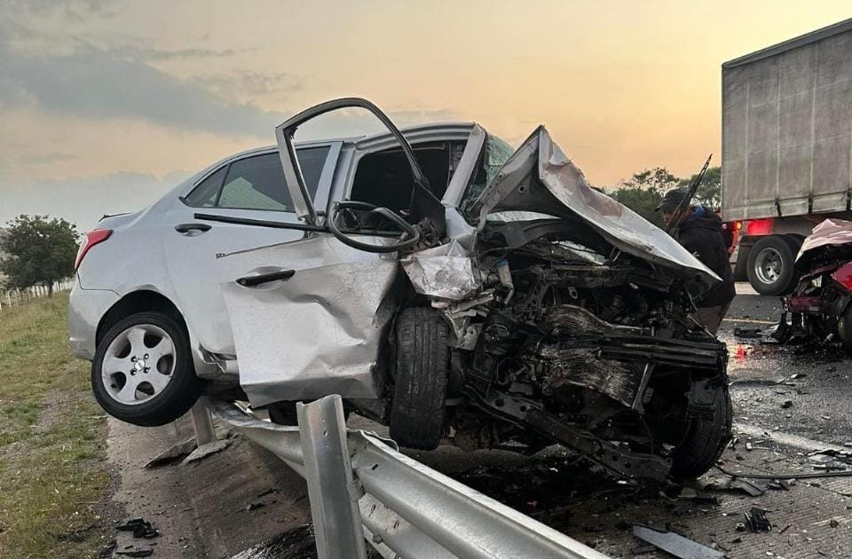 Accidente en Tulancingo deja 2 muertos y 2 heridos.