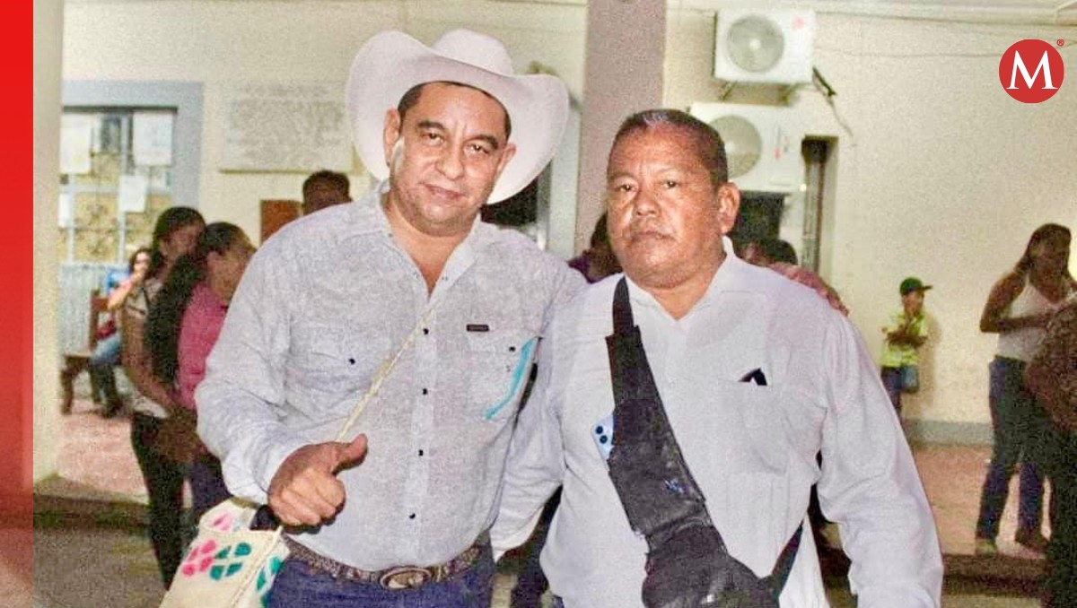 El alcalde de Tamuín, Marcelino Bautista (izquierda), y el ahora ex titular de la Policía de Tamuín, Eduardo Maldonado (derecha). | Especial