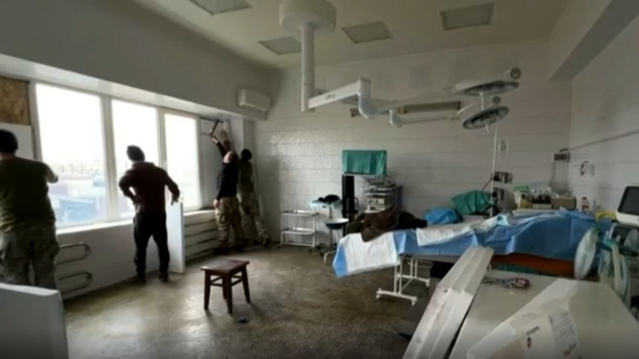 Dos fallecidos y 35 lesionados en Ucrania después de ataques rusos