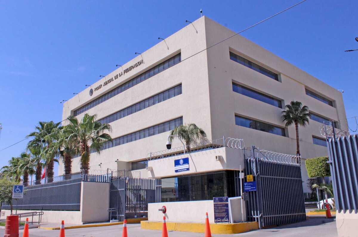 Funcionario judicial amenaza a reportero en operativo antialcohol en Saltillo. | Roberto Amaya