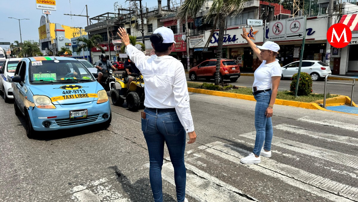 Un total de 30 nuevos auxiliares viales, entre ellos 14 mujeres, iniciaron capacitación en las principales avenidas de Ciudad Madero. (Mario Juárez)